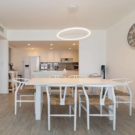 Stunning & Spacious Resort-Style Condo Across From Beach! Miami Beach Bagian luar foto