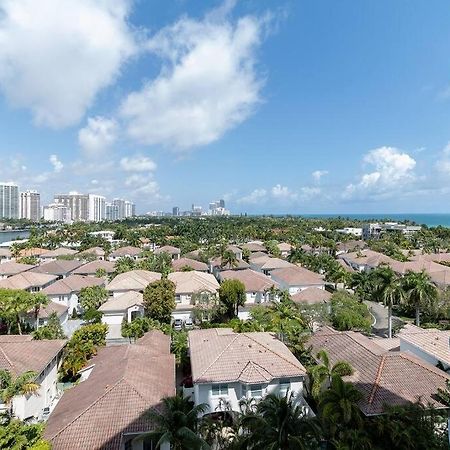 Stunning & Spacious Resort-Style Condo Across From Beach! Miami Beach Bagian luar foto