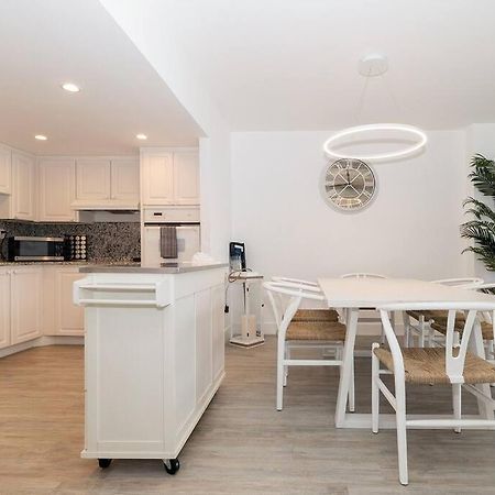 Stunning & Spacious Resort-Style Condo Across From Beach! Miami Beach Bagian luar foto