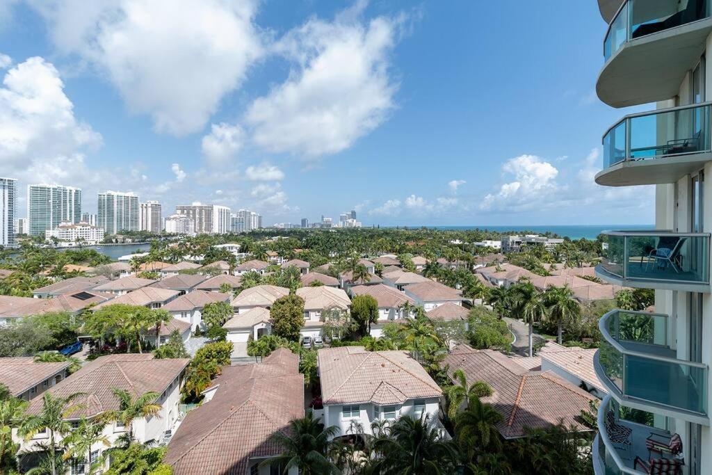 Stunning & Spacious Resort-Style Condo Across From Beach! Miami Beach Bagian luar foto