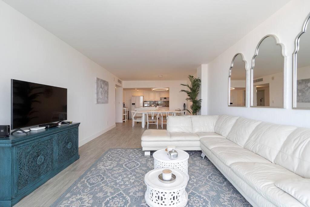 Stunning & Spacious Resort-Style Condo Across From Beach! Miami Beach Bagian luar foto