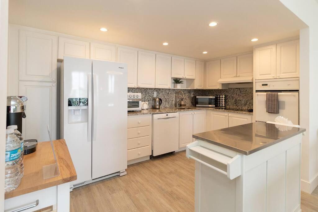 Stunning & Spacious Resort-Style Condo Across From Beach! Miami Beach Bagian luar foto