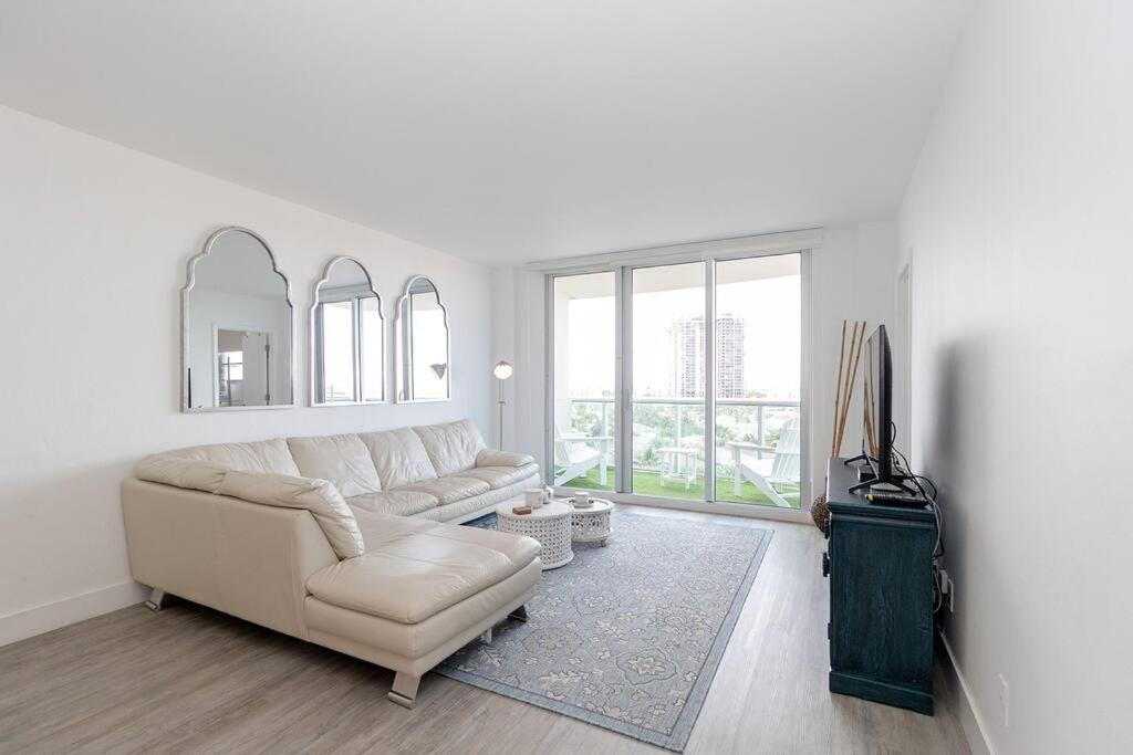 Stunning & Spacious Resort-Style Condo Across From Beach! Miami Beach Bagian luar foto