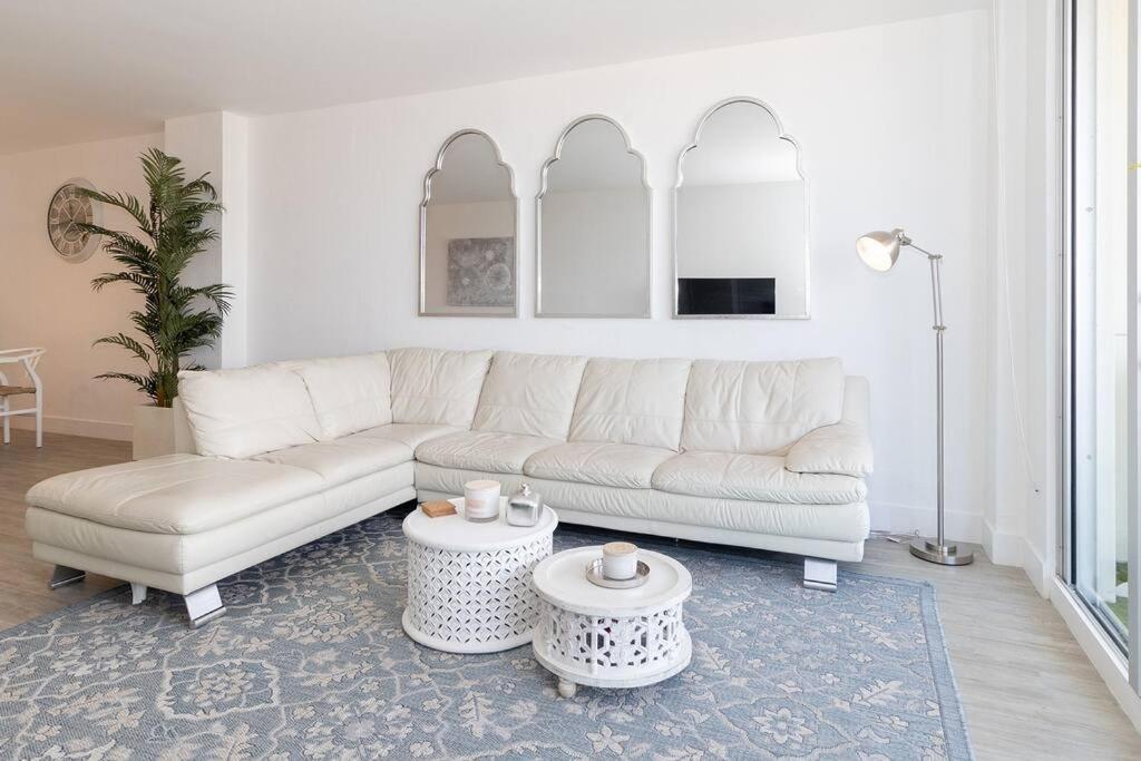 Stunning & Spacious Resort-Style Condo Across From Beach! Miami Beach Bagian luar foto
