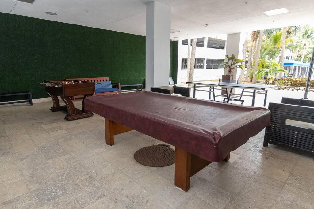 Stunning & Spacious Resort-Style Condo Across From Beach! Miami Beach Bagian luar foto