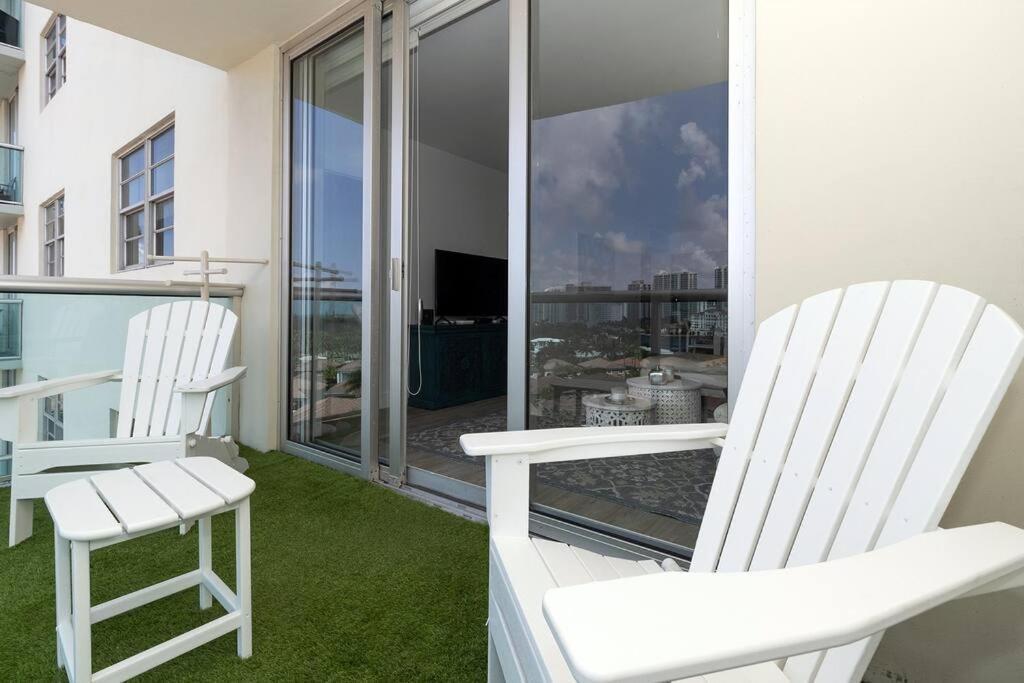 Stunning & Spacious Resort-Style Condo Across From Beach! Miami Beach Bagian luar foto