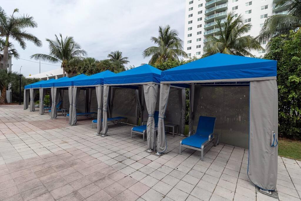 Stunning & Spacious Resort-Style Condo Across From Beach! Miami Beach Bagian luar foto