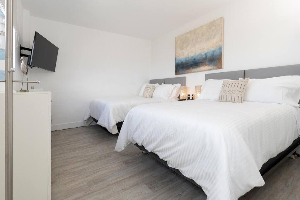 Stunning & Spacious Resort-Style Condo Across From Beach! Miami Beach Bagian luar foto