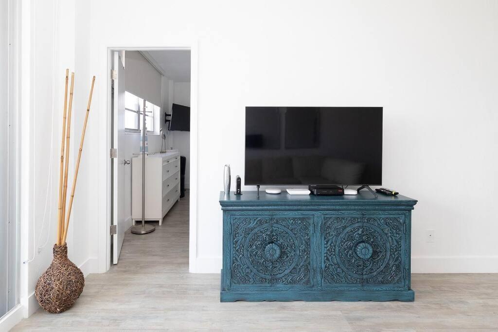 Stunning & Spacious Resort-Style Condo Across From Beach! Miami Beach Bagian luar foto